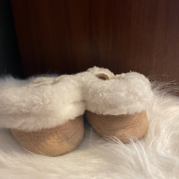 Freshly Picked Shearling Moccasins Size 4 - Picture 2 of 6